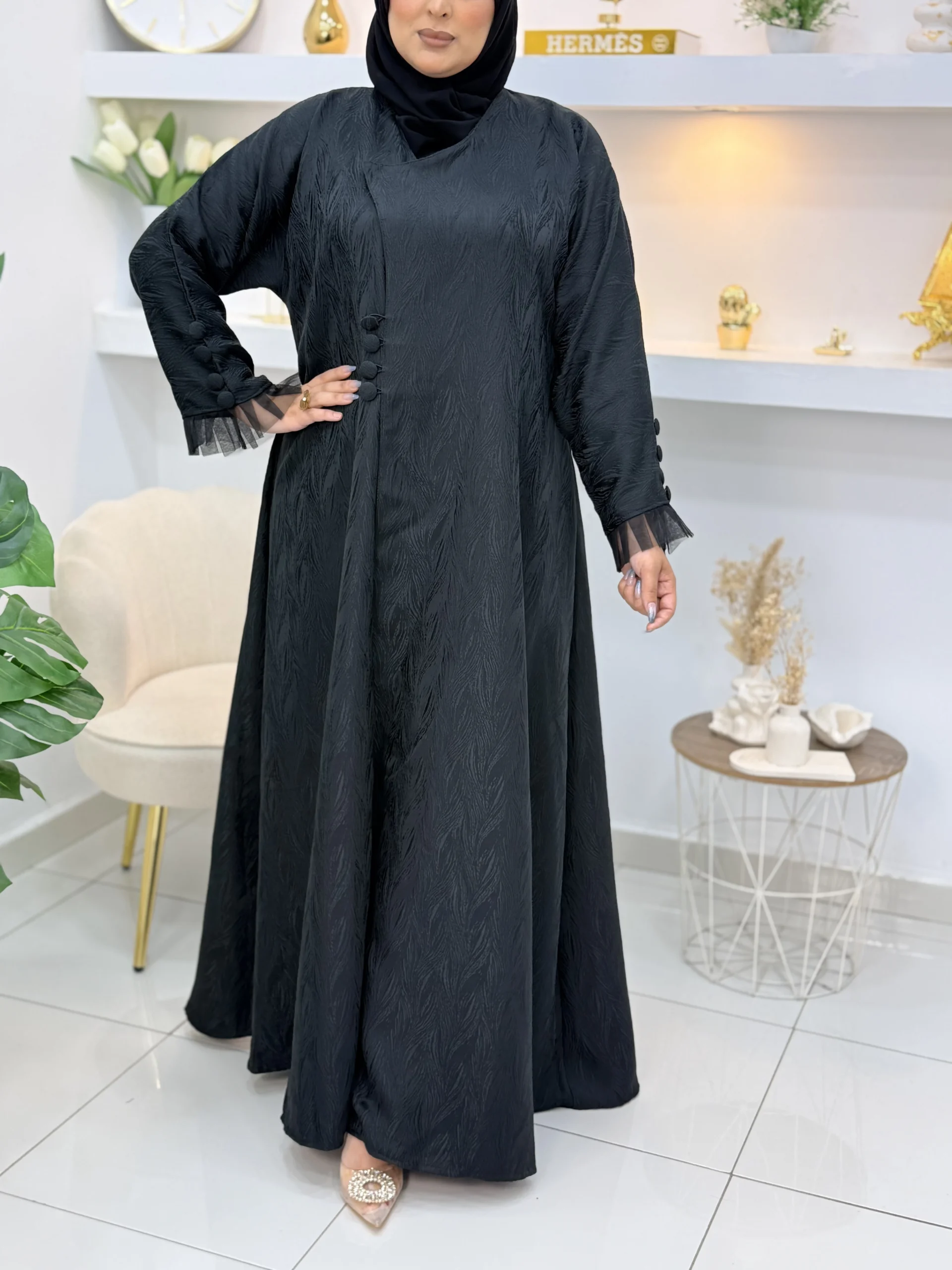 عباية همس… العباية التي تنطق بالأناقة دون كلام 👑 - الصورة 2